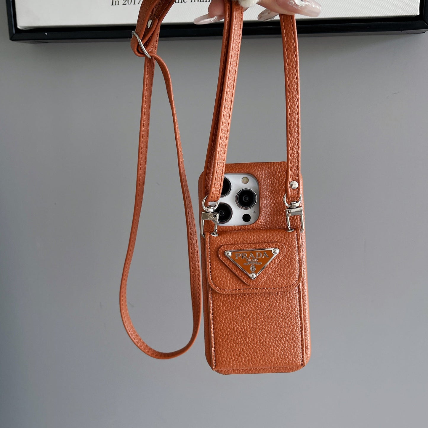 Pra Card Holder Chain iPhone 16 Case