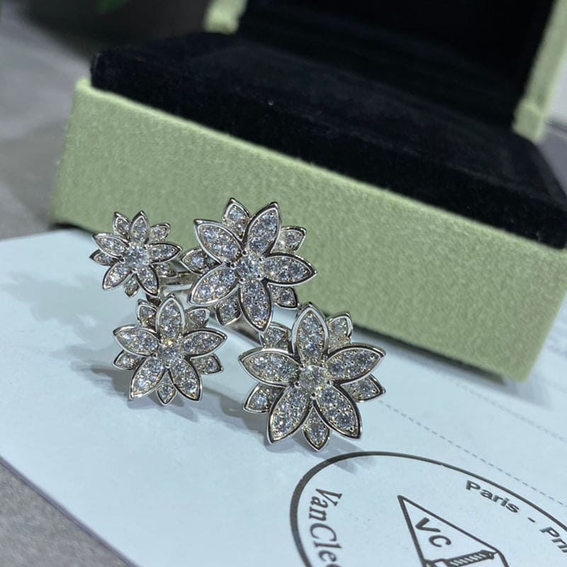 18K Lotus Four Flowers Ring