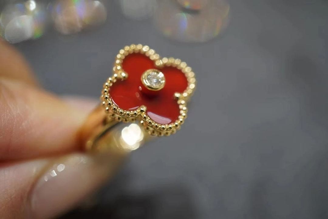 18K Vintage Alhambra Carnelian Ring