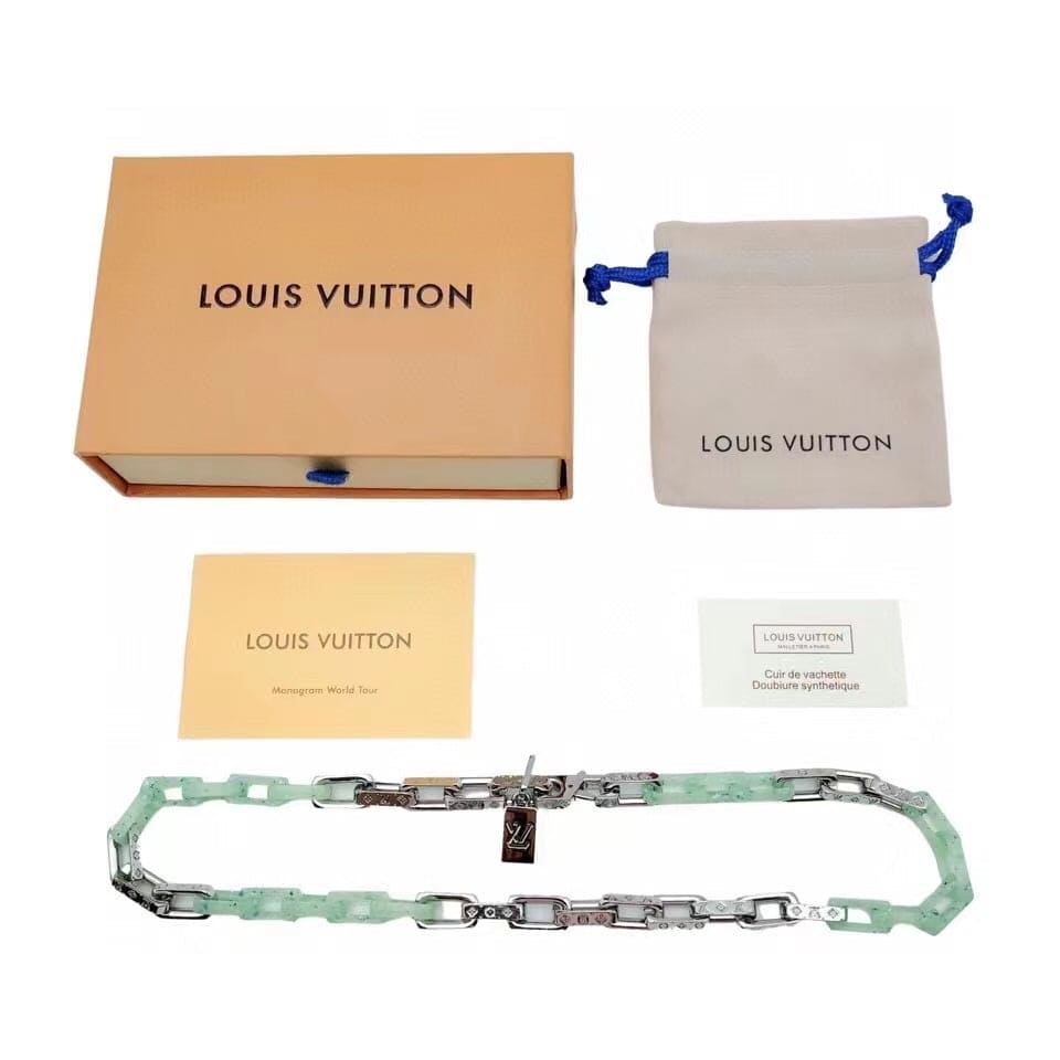 18K Louis Sculpture Necklace