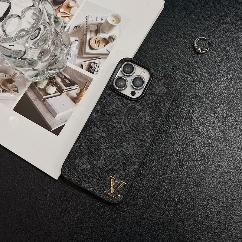 Lou Classic Leather iPhone 17 Case