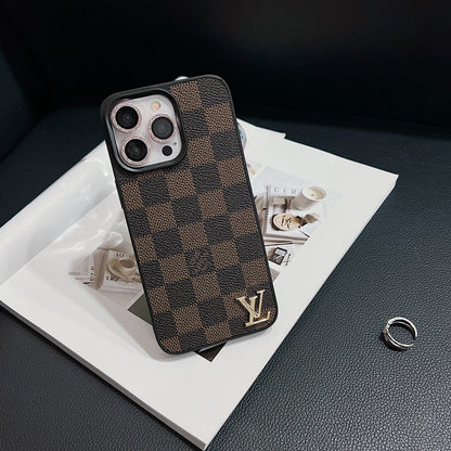 Lou Classic Leather iPhone 17 Case