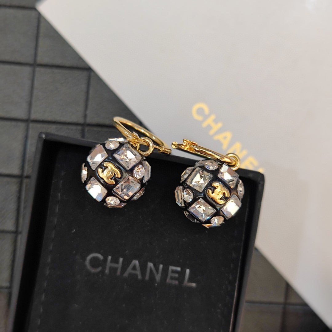 18K CC Round Crystals Earrings