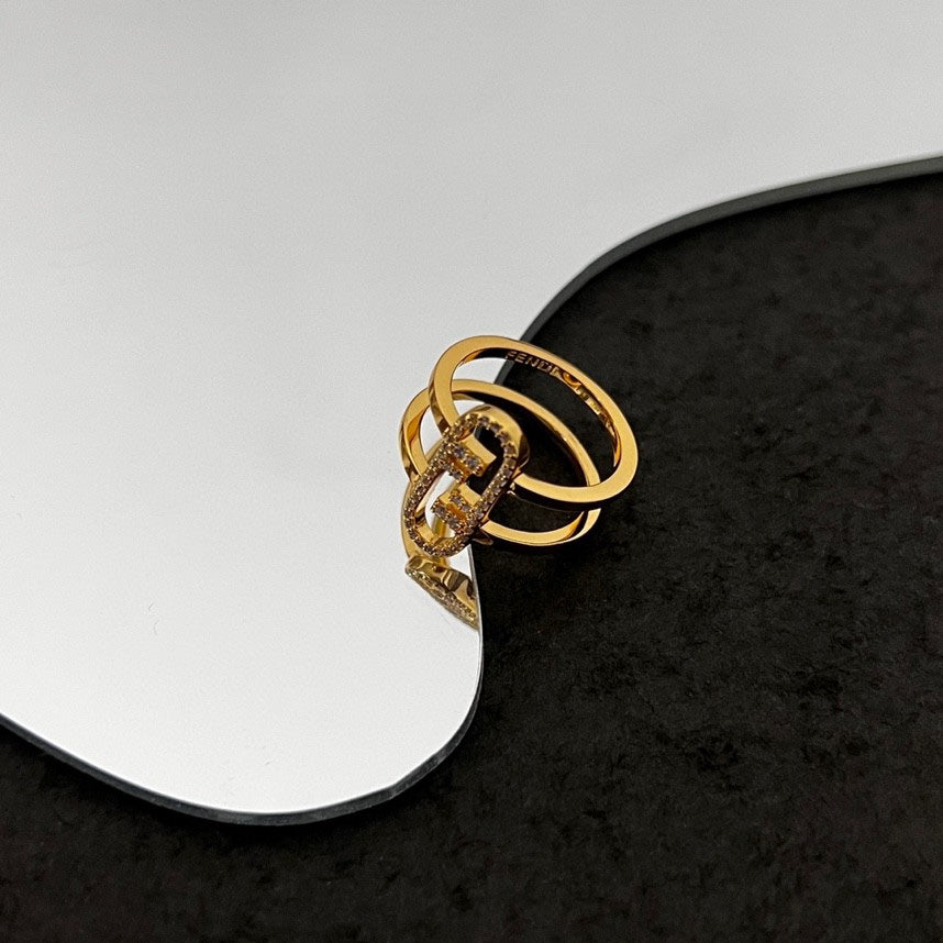 18K F OLock Ring