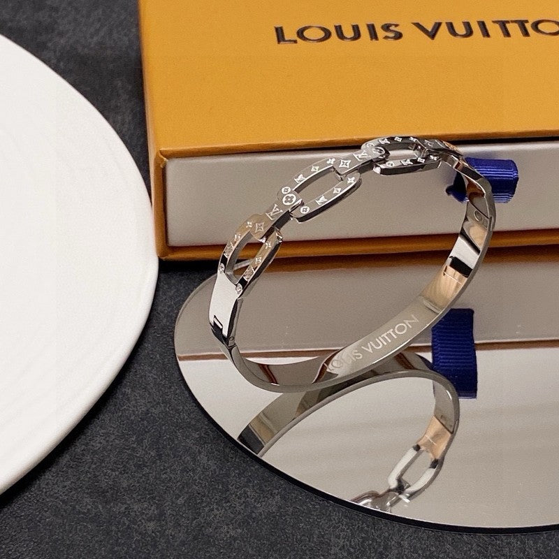 18K Louis White Gold Bracelet