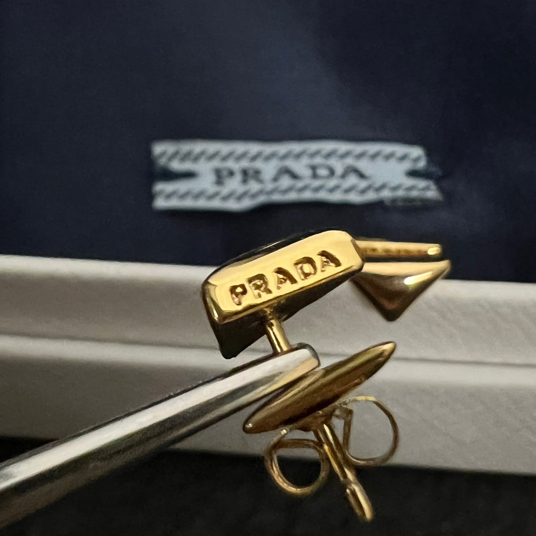 18K Pra Triangle Earrings