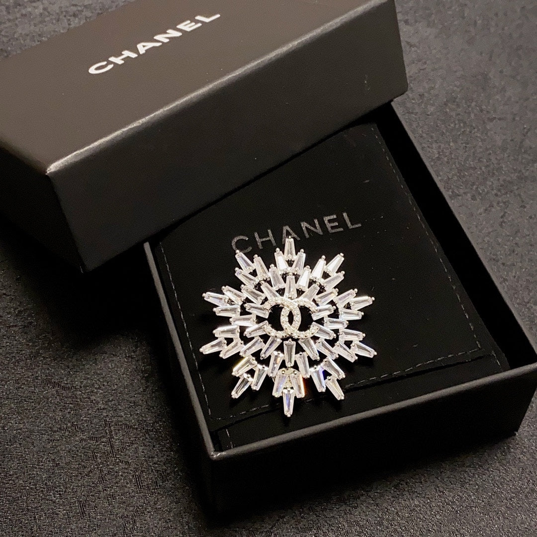 18K CC Snow Flower Brooch